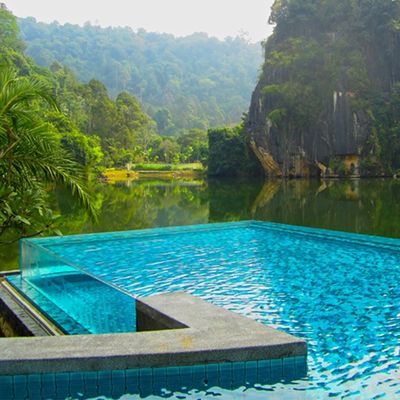 Outdoor Acrylic Swim Spa with Dry Thermostatic Polymerization Technology and 30 Years