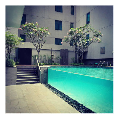 Customized Modern Rooftop Acrylic Outdoor Swimming Pool with Transparent Infinity Wall