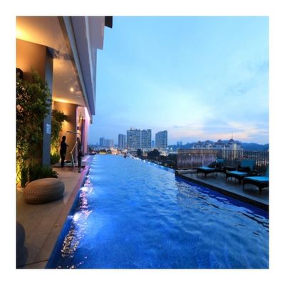 Swimming Swim Spa Pool Transparent Fiber Glass Mosaic Acrylic Panels with LED Lighting